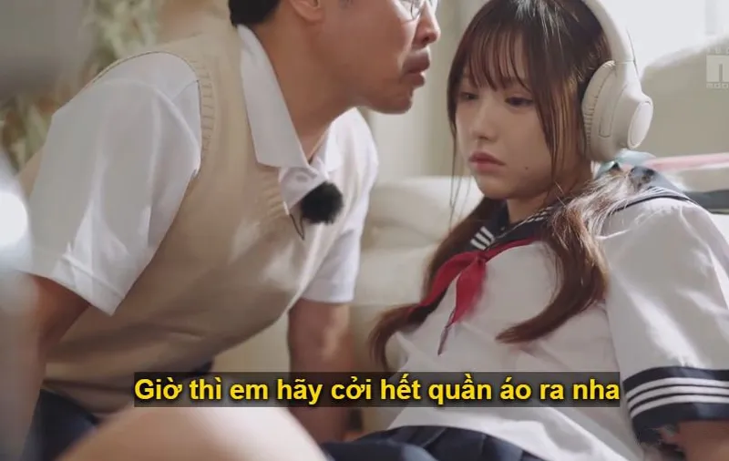 Gã nhà kề bên giả làm thầy giáo thôi miên em em học sinh để giở trò đồi bại